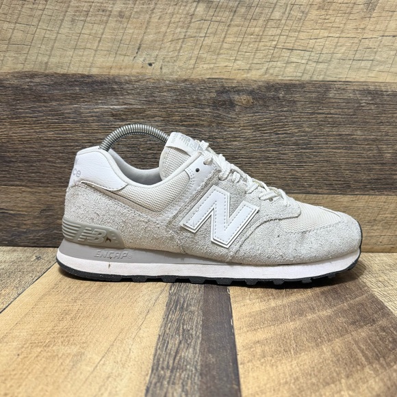 New Balance 574 Gray White Athletic Running Sneakers Size 9.5 Women / 8 Men - Picture 1 of 9